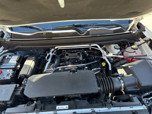 Used 2026 GMC Canyon AT4 AWD/4WD image 8