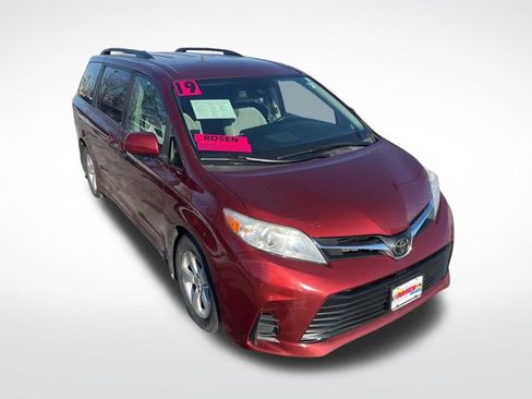 Used 2019 Toyota Sienna LE image 30