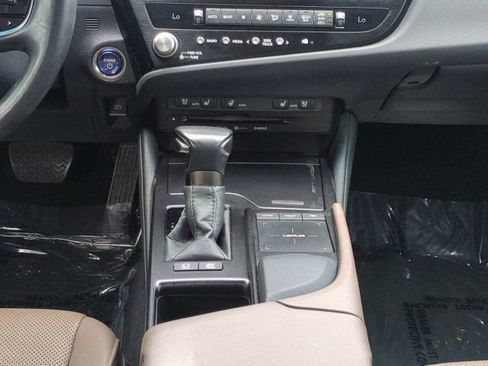 Used 2022 Lexus ES 300h w/ Premium Package FWD image 18