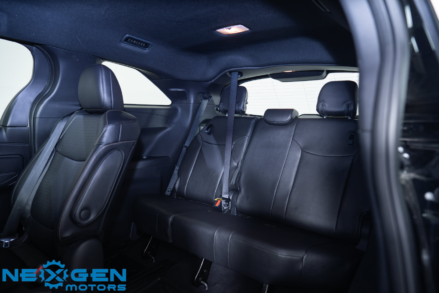 Used 2025 Toyota Sienna XLE Woodland Edition AWD/4WD image 24