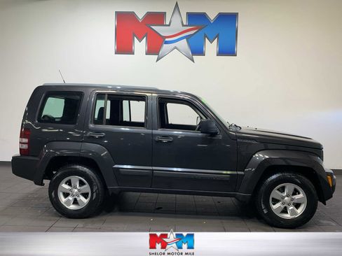Used 2011 Jeep Liberty Sport image 1