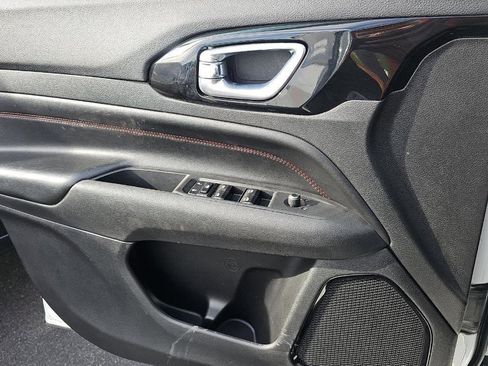 Used 2024 Jeep Compass Trailhawk image 17