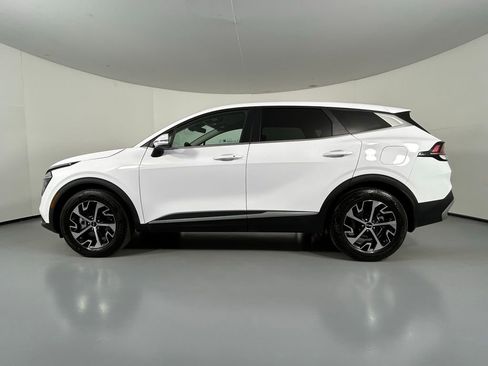 Used 2024 Kia Sportage EX image 4