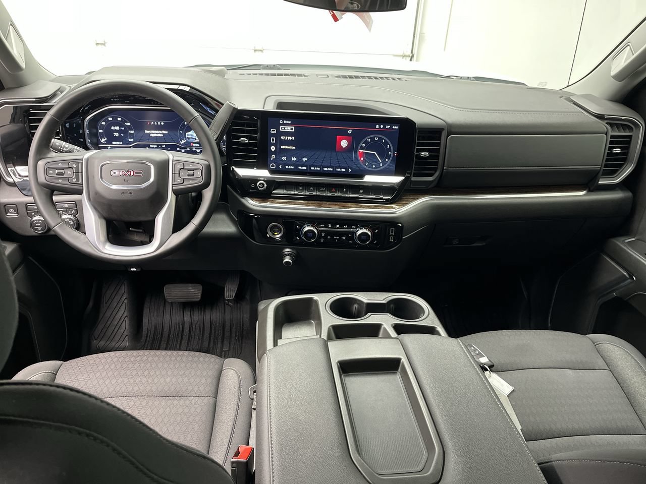 Used 2023 GMC Sierra 1500 SLE AWD/4WD image 4