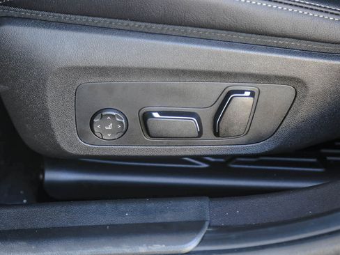 New 2026 BMW 330i Sedan w/ M Sport Package image 18