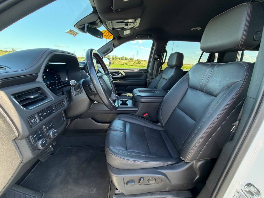 Used 2023 Chevrolet Suburban RST AWD/4WD image 16