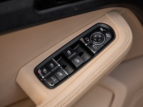 Certified 2020 Porsche Macan S AWD/4WD image 21