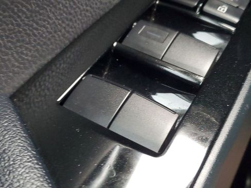 Used 2022 Toyota Prius Prime XLE image 32