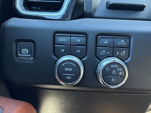 Used 2025 GMC Sierra 3500 Denali Ultimate image 36