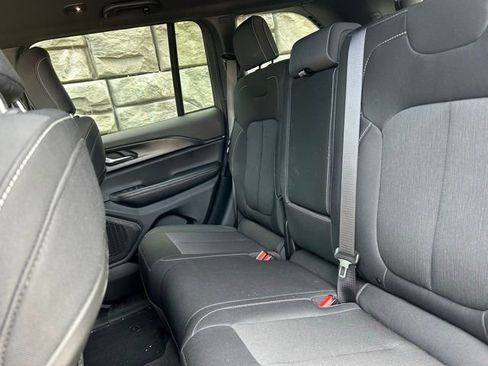 Certified 2024 Jeep Grand Cherokee Laredo w/ Luxury Tech Group I image 9