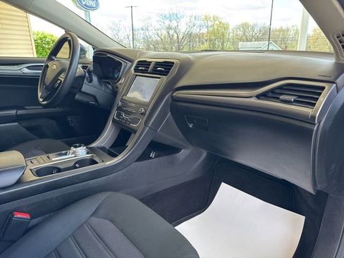 Used 2020 Ford Fusion SE FWD image 25