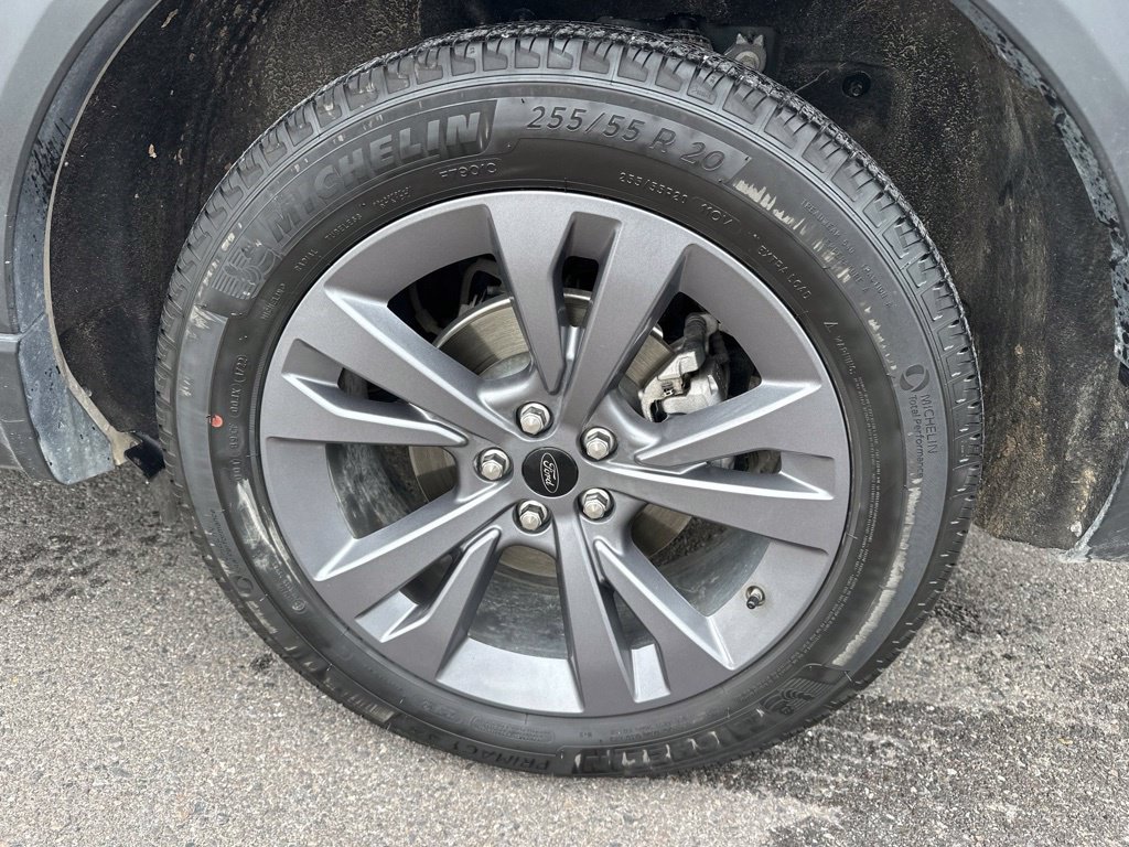 Used 2022 Ford Explorer XLT w/ Equipment Group 202A AWD/4WD image 7