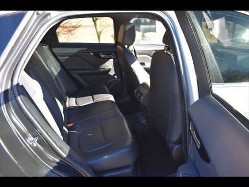Used 2019 Jaguar F-PACE Premium image 25