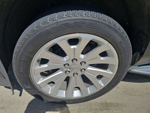 Used 2016 Cadillac Escalade ESV Luxury RWD image 2
