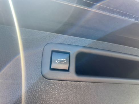 Used 2023 Toyota Highlander XSE FWD image 12