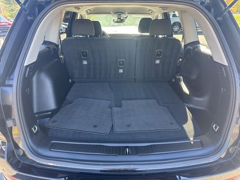 Certified 2023 Jeep Grand Cherokee Laredo image 9