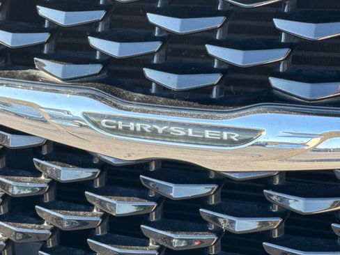 Used 2018 Chrysler 300 S AWD/4WD image 46