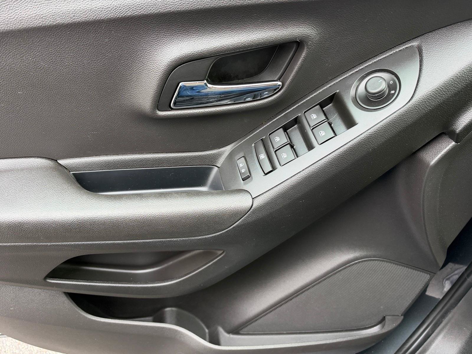 Used 2016 Chevrolet Trax LT FWD image 13