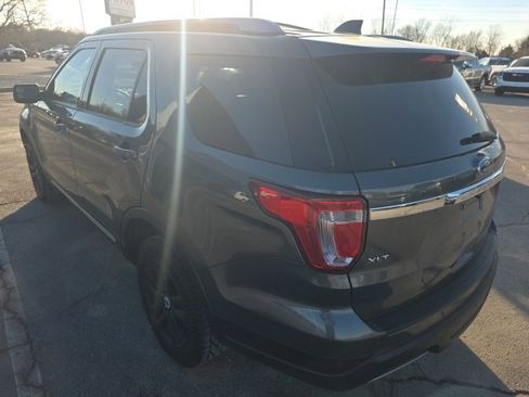 Used 2018 Ford Explorer XLT image 4