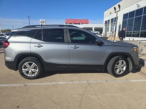 Used 2023 GMC Terrain SLE w/ Driver Convenience Package image 7