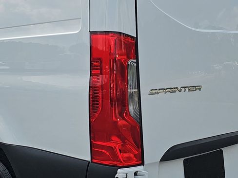 Used 2025 Mercedes-Benz Sprinter 2500 image 34