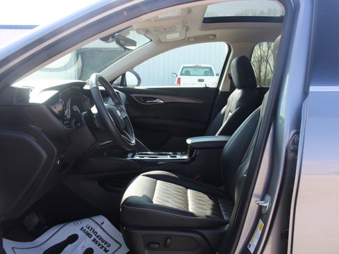 Used 2022 Buick Envision Avenir w/ Technology Package II FWD image 16