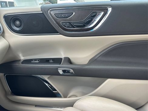 Used 2020 Lincoln Continental Reserve image 34