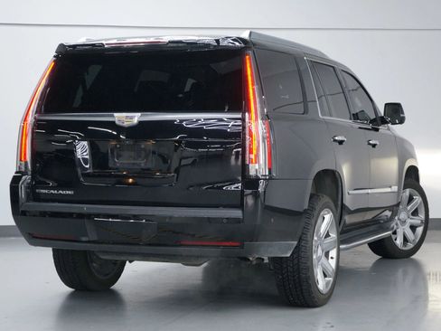 Used 2019 Cadillac Escalade Luxury image 7