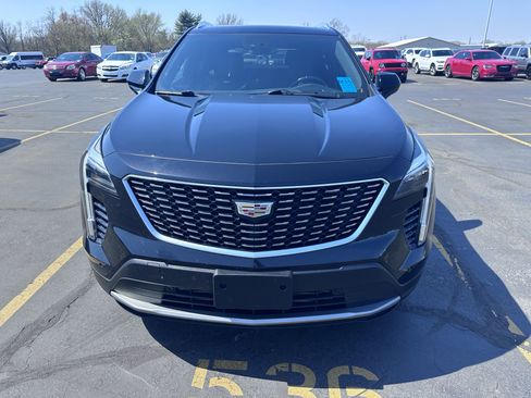Used 2019 Cadillac XT4 Premium Luxury image 3