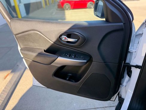 Used 2021 Jeep Cherokee Latitude image 12