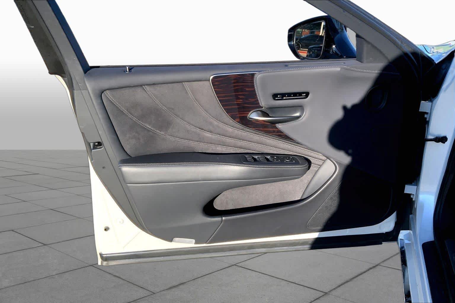 Used 2024 Lexus LS 500 w/ Interior Upgrade Package RWD image 20