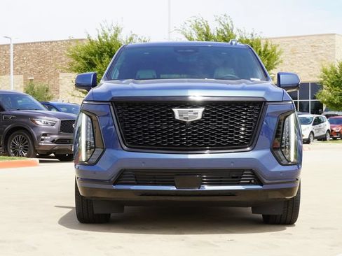Used 2025 Cadillac Escalade Sport Platinum w/ LPO, ONYX Package AWD/4WD image 2