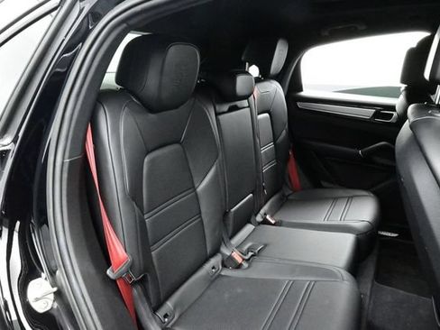 Used 2022 Porsche Cayenne Platinum Edition AWD/4WD image 17