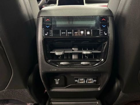 Used 2023 Jeep Grand Cherokee L Overland w/ Luxury Tech Group IV image 25