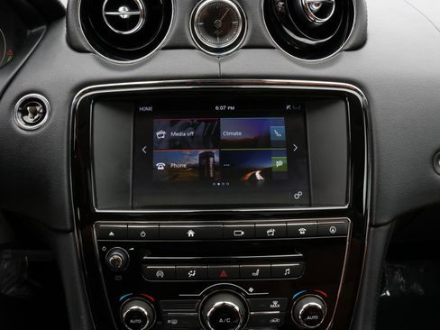 Used 2017 Jaguar XJ R-Sport AWD/4WD image 32