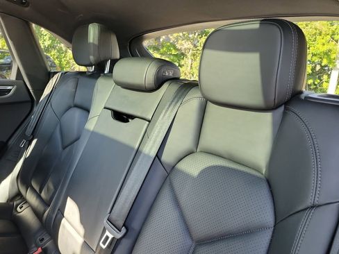 Used 2017 Porsche Macan S image 14