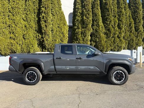Certified 2024 Toyota Tacoma TRD Off-Road image 10