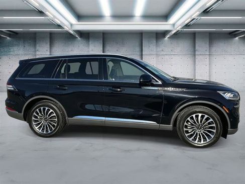 Used 2023 Lincoln Aviator Reserve w/ Elements Package Plus image 3