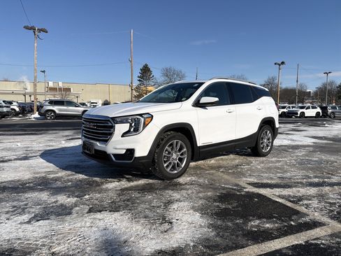 Used 2022 GMC Terrain SLT w/ Tech Package image 1
