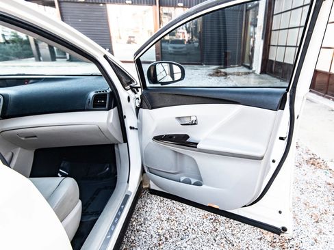 Used 2010 Toyota Venza image 34