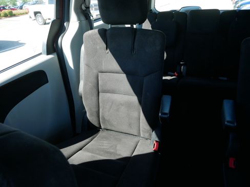 Used 2014 Dodge Grand Caravan SE FWD image 12