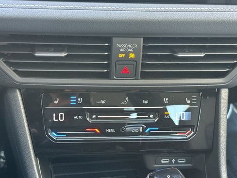 Used 2025 Volkswagen Jetta SEL image 20