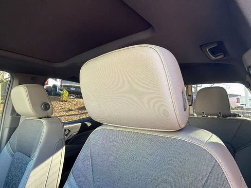 Used 2024 Chevrolet Colorado ZR2 w/ Technology Package image 11