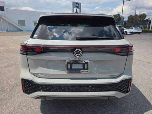 New 2026 Volkswagen Tiguan SEL R-Line image 4