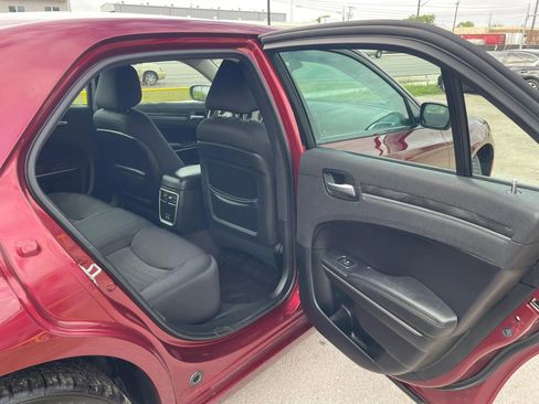 Used 2018 Chrysler 300 Touring w/ Sport Appearance Package image 6