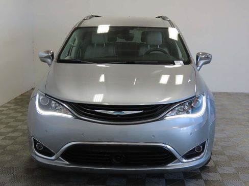 Used 2018 Chrysler Pacifica Limited w/ Advanced Safetytec Group FWD image 2