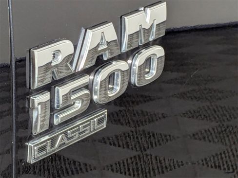 Used 2020 RAM 1500 Classic SLT image 9