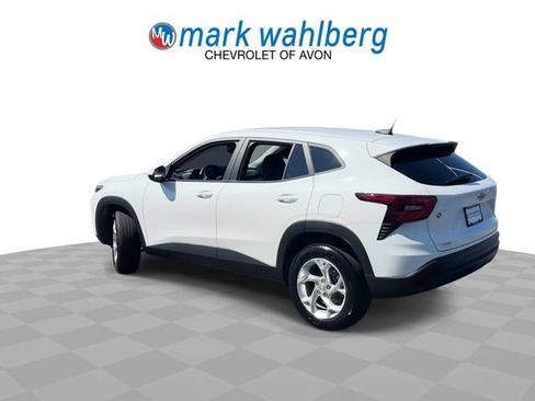 Used 2024 Chevrolet Trax LS w/ LS Convenience Package FWD image 6