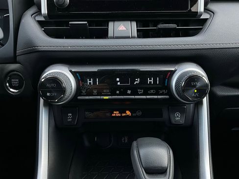Used 2025 Toyota RAV4 XLE image 28