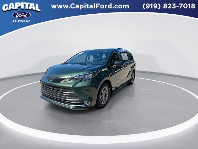 Used 2024 Toyota Sienna XLE FWD image 4